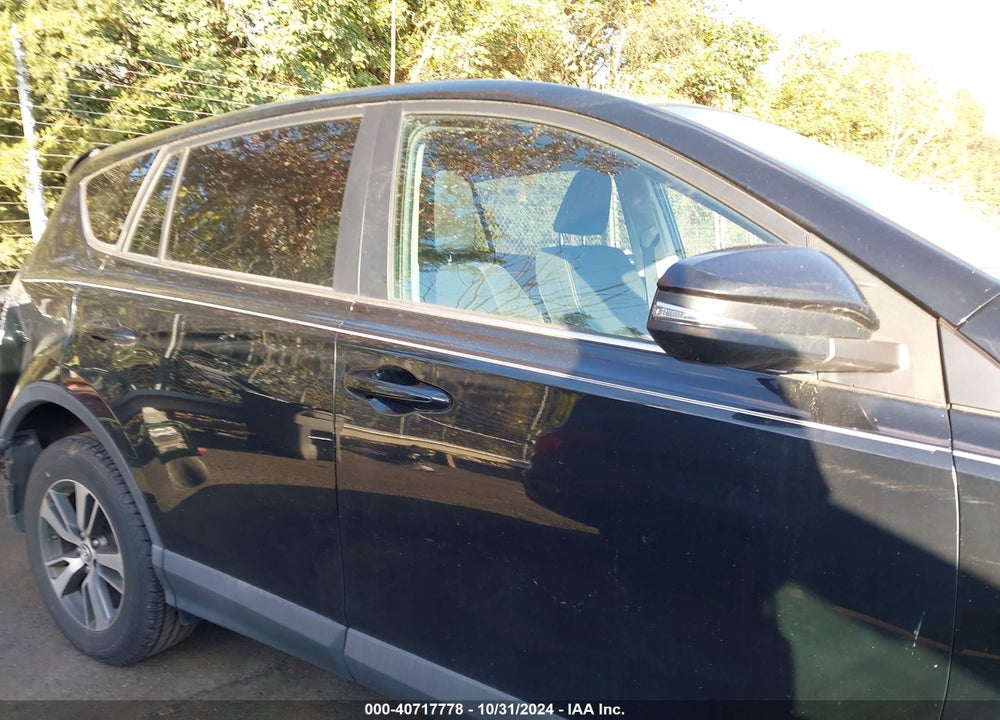 2018 TOYOTA RAV4 XLE VIN: 2T3WFREV5JW483600