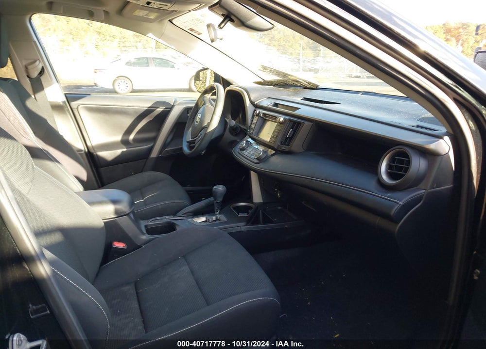 2018 TOYOTA RAV4 XLE VIN: 2T3WFREV5JW483600