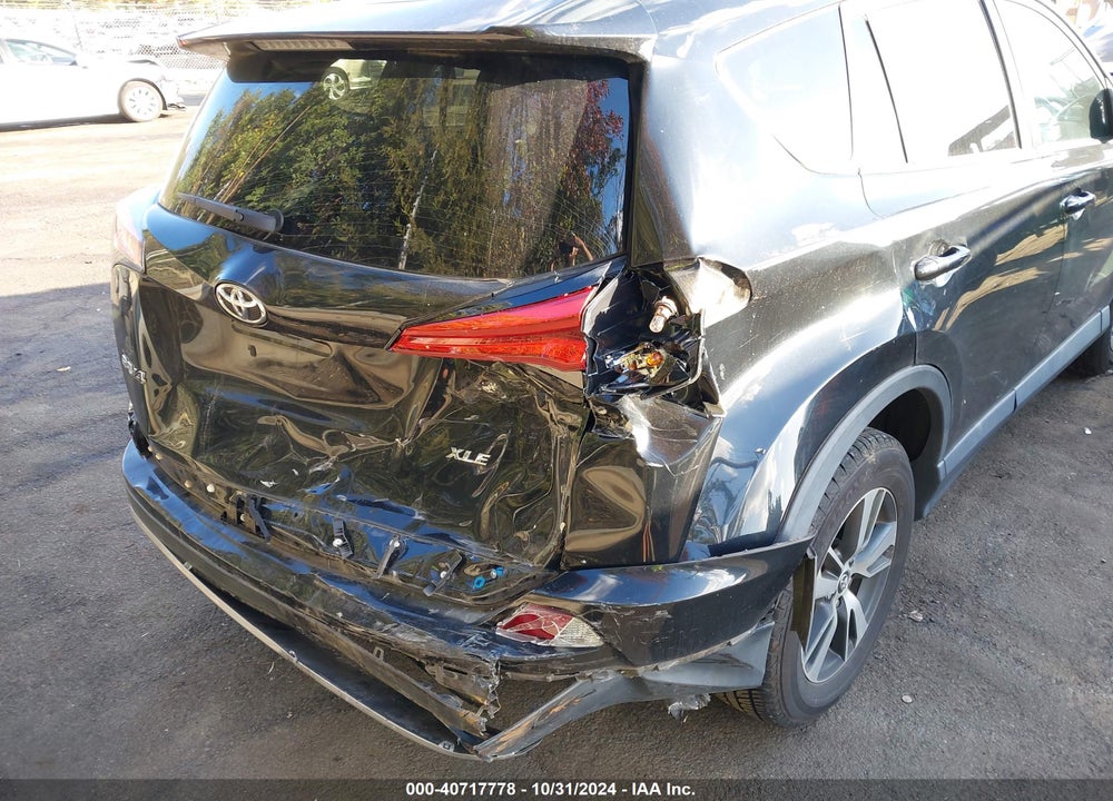 2018 TOYOTA RAV4 XLE VIN: 2T3WFREV5JW483600