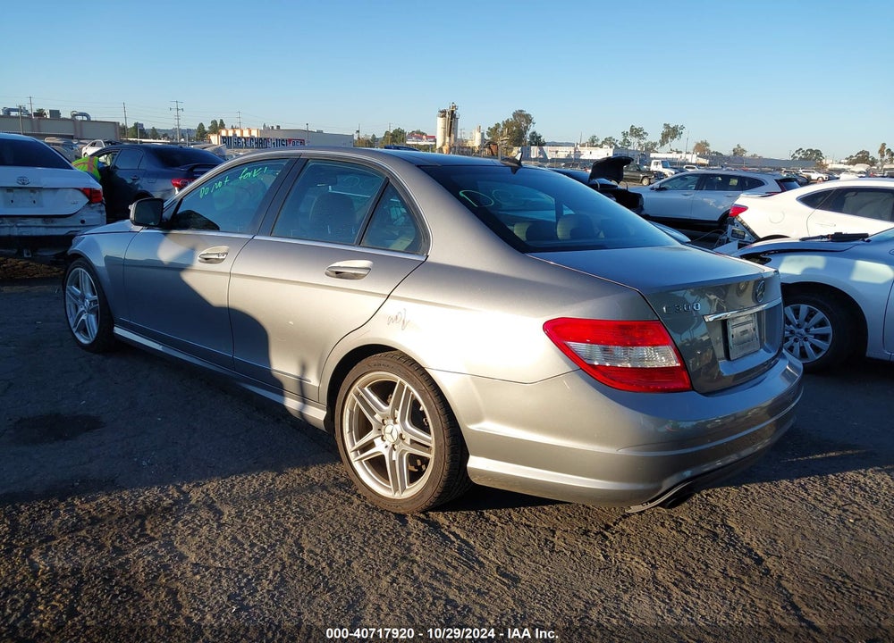 2009 MERCEDES-BENZ C 300 LUXURY/SPORT VIN: WDDGF54X49R057995