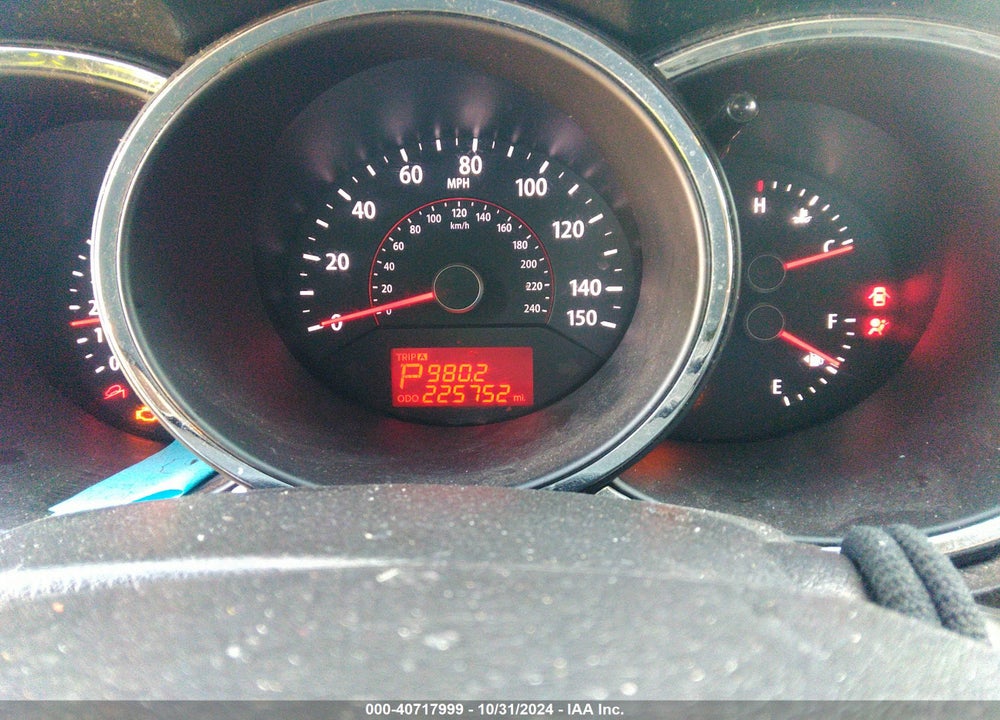 2013 KIA SORENTO VIN: 5XYKT4A24DG347855