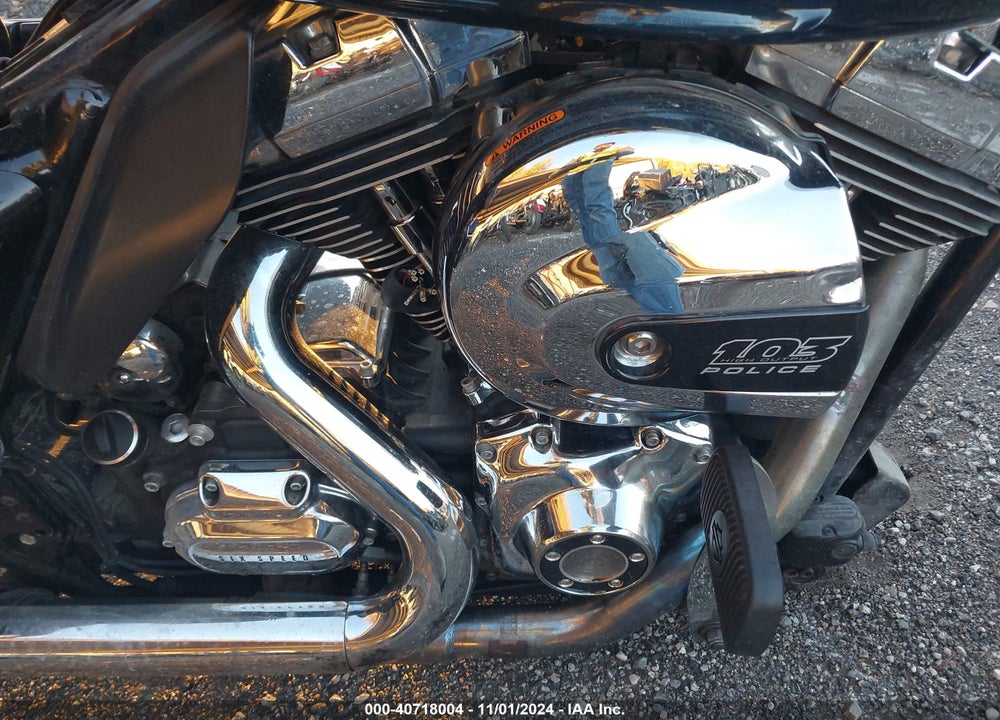 2016 HARLEY-DAVIDSON FLHP POLICE ROAD KING VIN: 1HD1FHM19GB646932