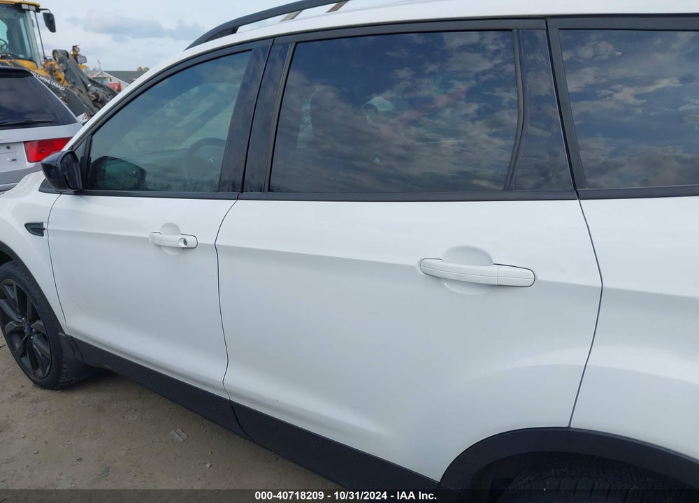 2018 FORD ESCAPE SE VIN: 1FMCU9GD3JUA50640