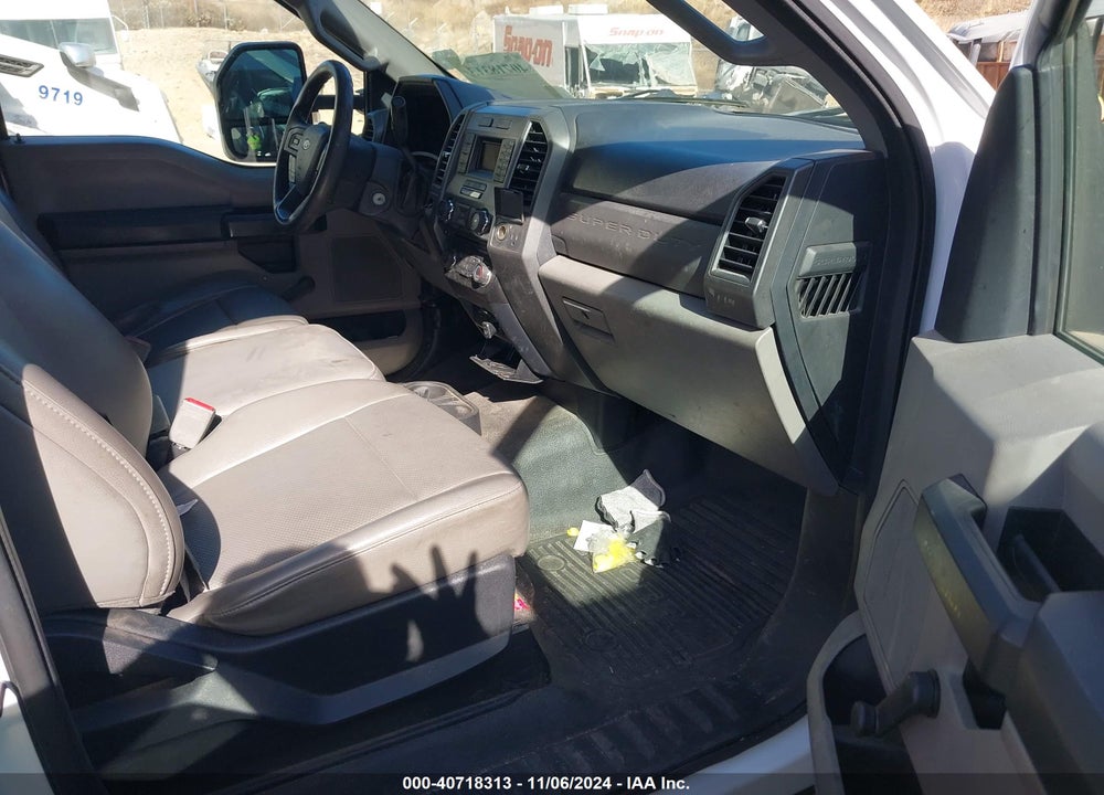 2018 FORD F-350 CHASSIS XL VIN: 1FDRF3G66JEC68374