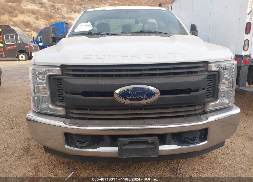 2018 FORD F-350 CHASSIS XL VIN: 1FDRF3G68JEC68375