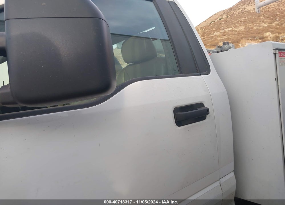 2018 FORD F-350 CHASSIS XL VIN: 1FDRF3G68JEC68375