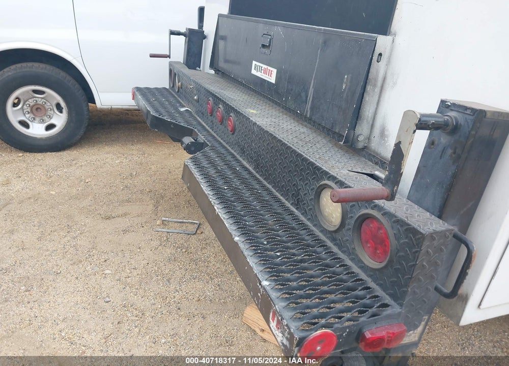 2018 FORD F-350 CHASSIS XL VIN: 1FDRF3G68JEC68375
