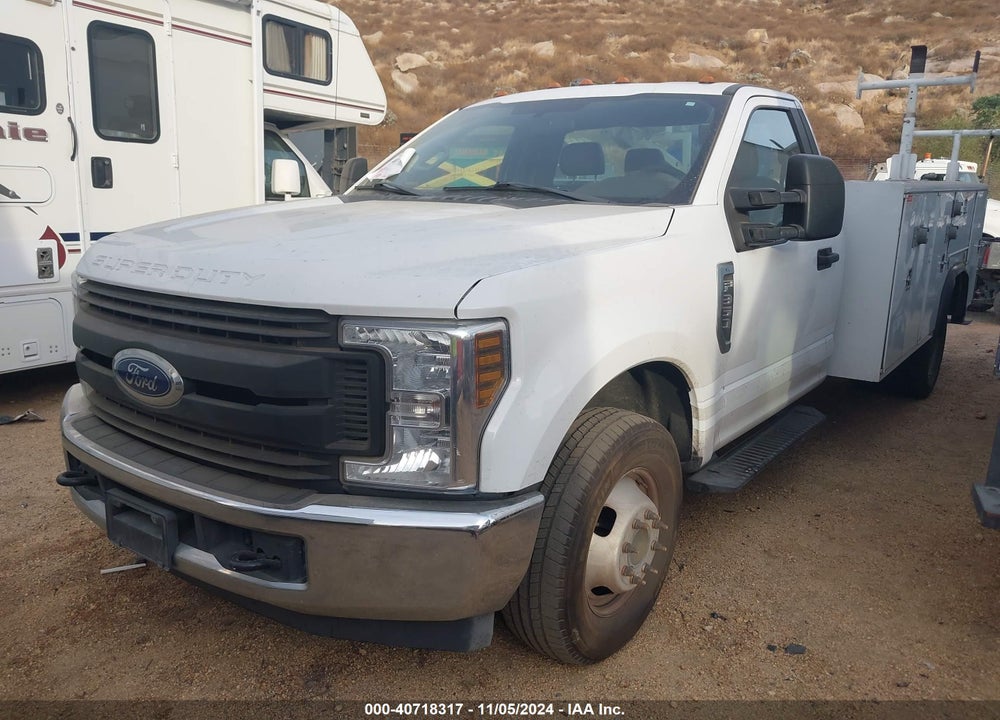 2018 FORD F-350 CHASSIS XL VIN: 1FDRF3G68JEC68375