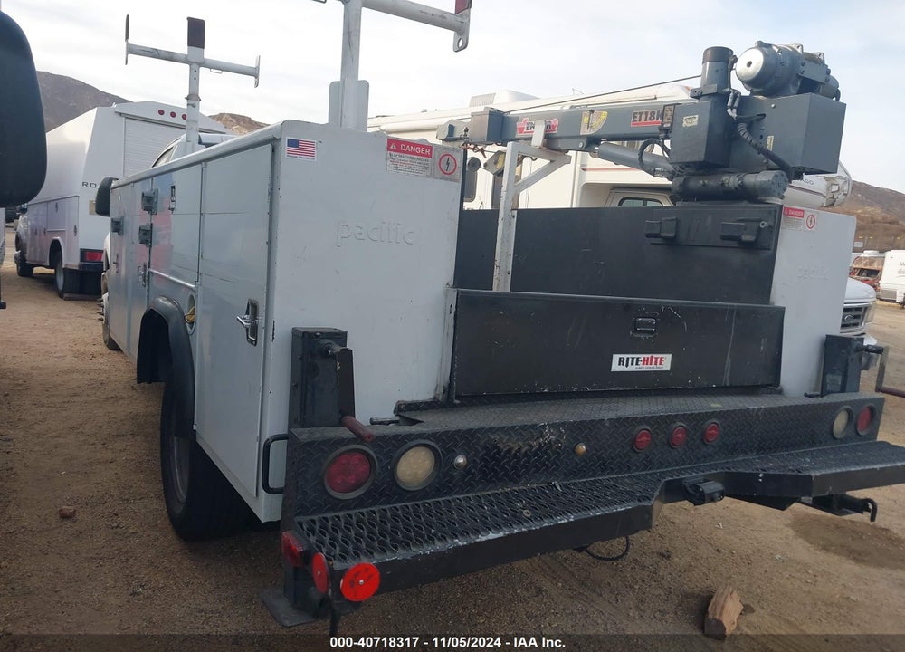 2018 FORD F-350 CHASSIS XL VIN: 1FDRF3G68JEC68375