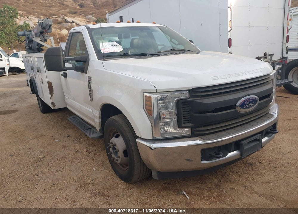 2018 FORD F-350 CHASSIS XL VIN: 1FDRF3G68JEC68375