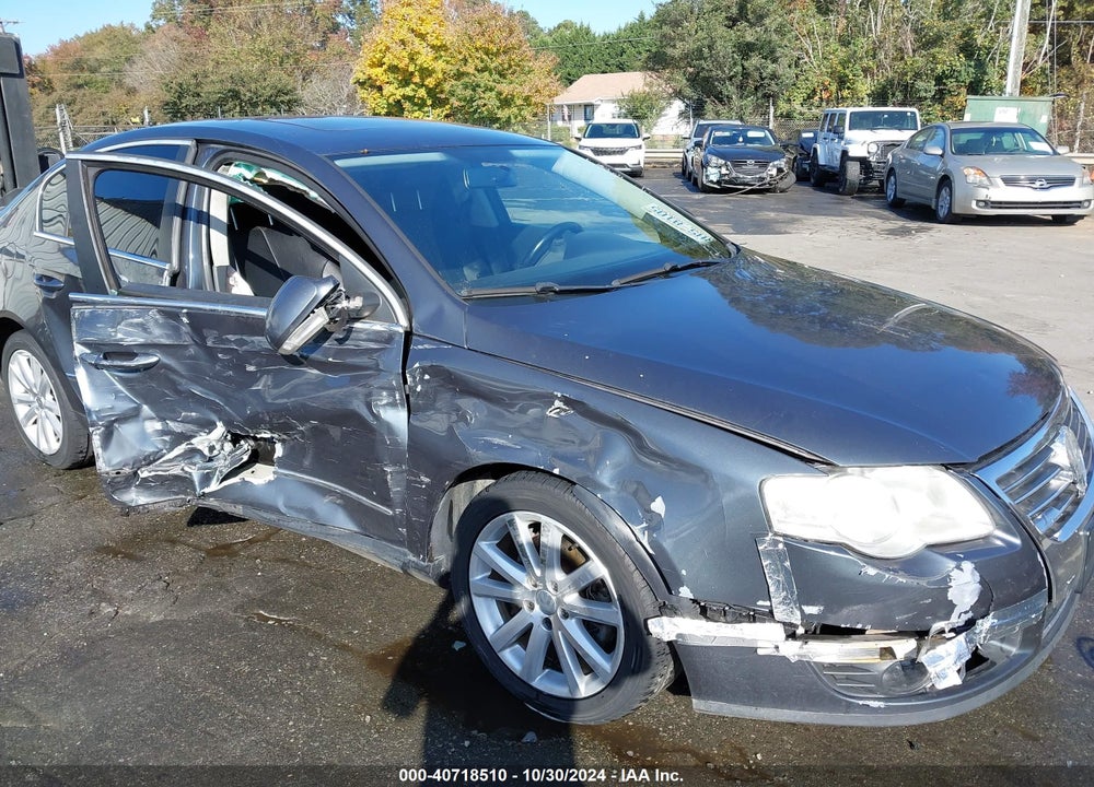 2010 VOLKSWAGEN PASSAT KOMFORT VIN: WVWJM7AN1AE070851