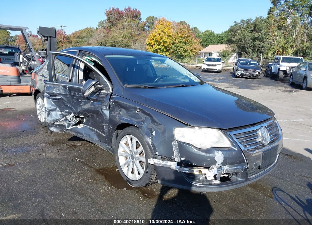 2010 VOLKSWAGEN PASSAT KOMFORT VIN: WVWJM7AN1AE070851