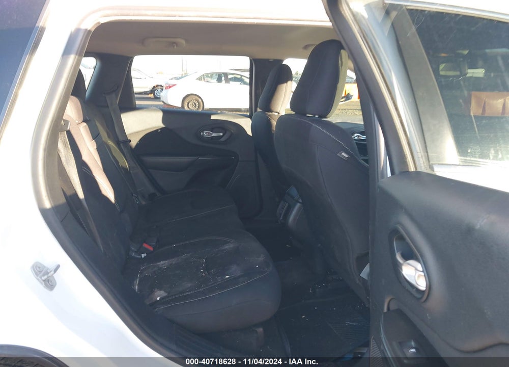 2015 JEEP CHEROKEE LATITUDE VIN: 1C4PJLCB3FW585141