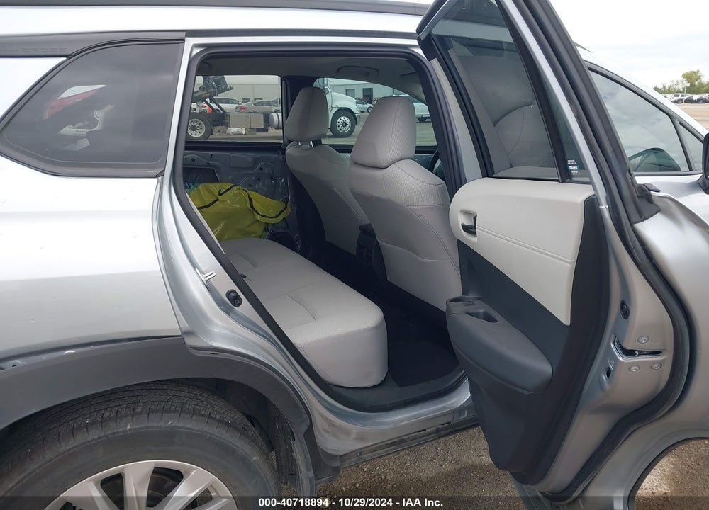 2024 TOYOTA COROLLA CROSS LE VIN: 7MUCAAAG0RV077074
