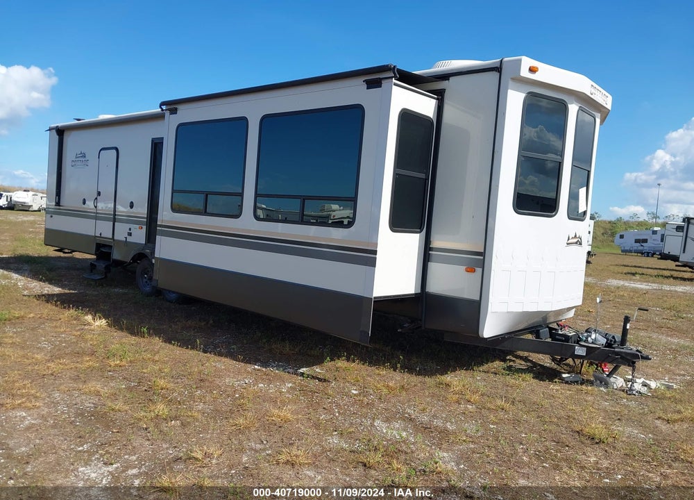 2022 CEDAR CREEK COTTAGE VIN: 4X4TCRS29NS229838