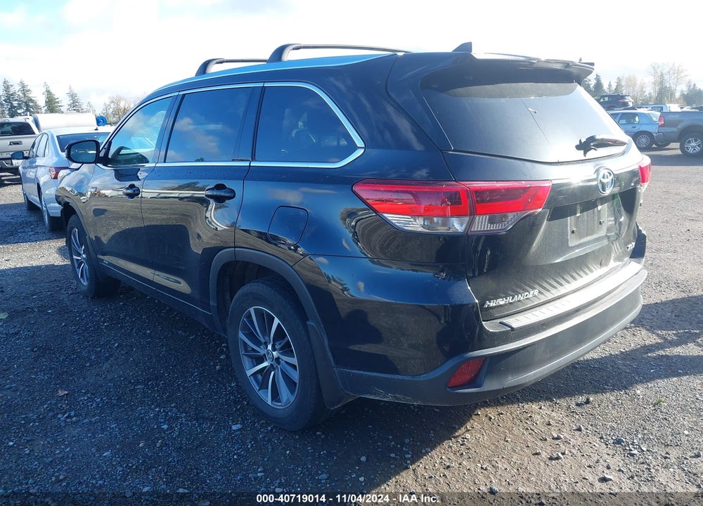 2017 TOYOTA HIGHLANDER HYBRID XLE VIN: 5TDJGRFHXHS025675
