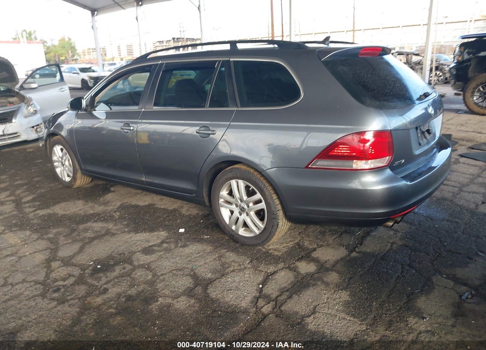 2010 VOLKSWAGEN JETTA TDI VIN: 3VWPL7AJ1AM610877