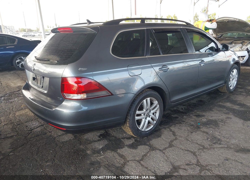 2010 VOLKSWAGEN JETTA TDI VIN: 3VWPL7AJ1AM610877