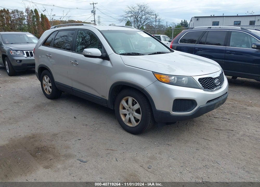 2013 KIA SORENTO LX VIN: 5XYKTDA22DG348518