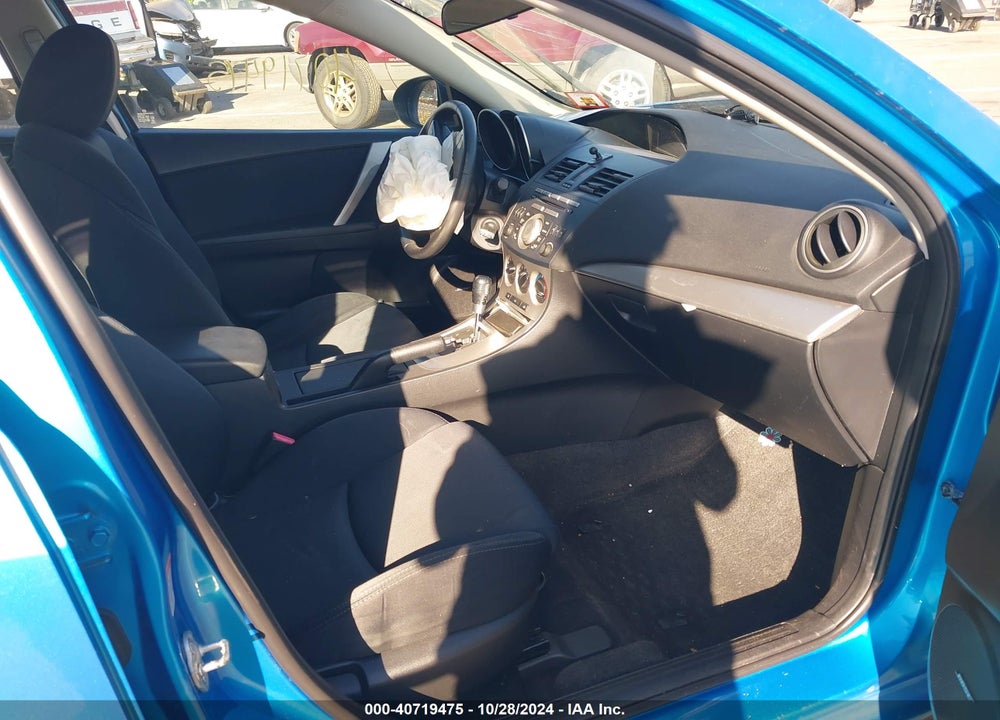 2011 MAZDA 3 S VIN: JM1BL1K66B1360975