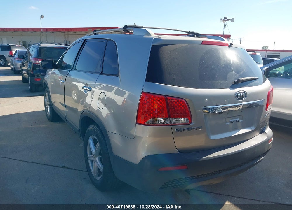 2012 KIA SORENTO LX VIN: 5XYKTCA65CG278377