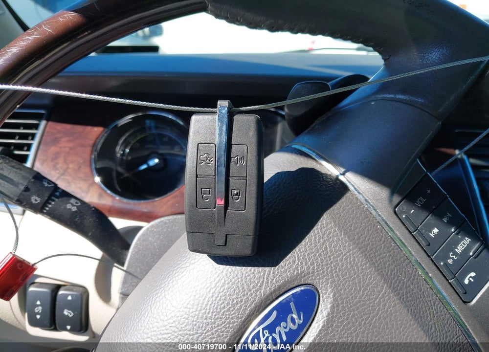 2010 FORD TAURUS LIMITED VIN: 1FAHP2FWXAG112342