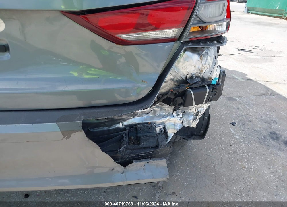 2018 HYUNDAI ELANTRA SEL VIN: KMHD84LF4JU590226