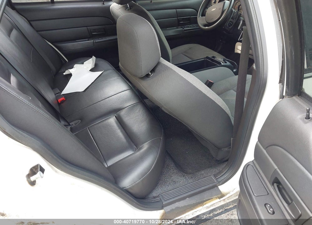 2008 FORD CROWN VICTORIA VIN: 2FAFP71V78X103413