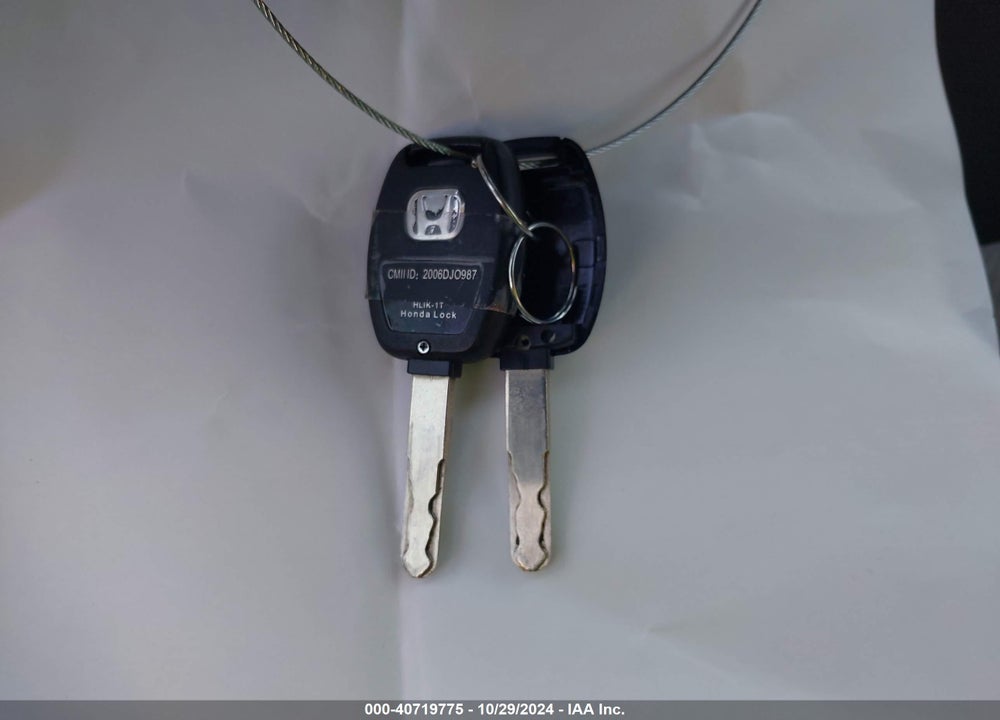 2011 HONDA CIVIC LX VIN: 2HGFA1F55BH506018