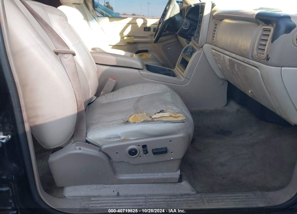 2004 CHEVROLET TAHOE LT VIN: 1GNEK13T74R266197