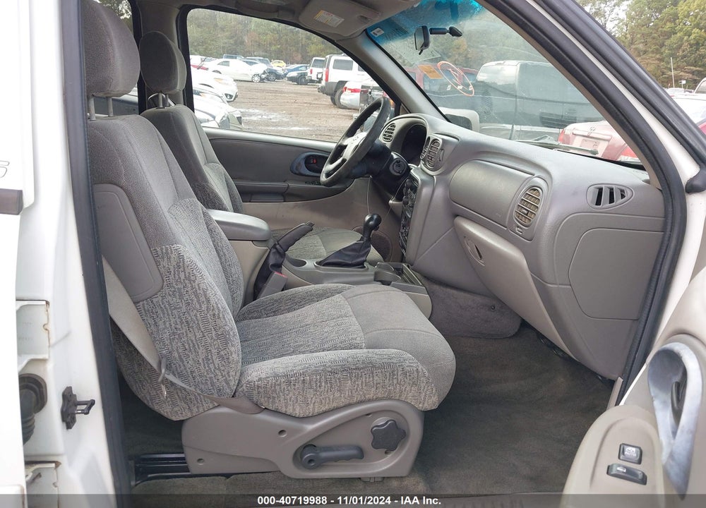 2002 CHEVROLET TRAILBLAZER LS VIN: 1GNDT13S622423417
