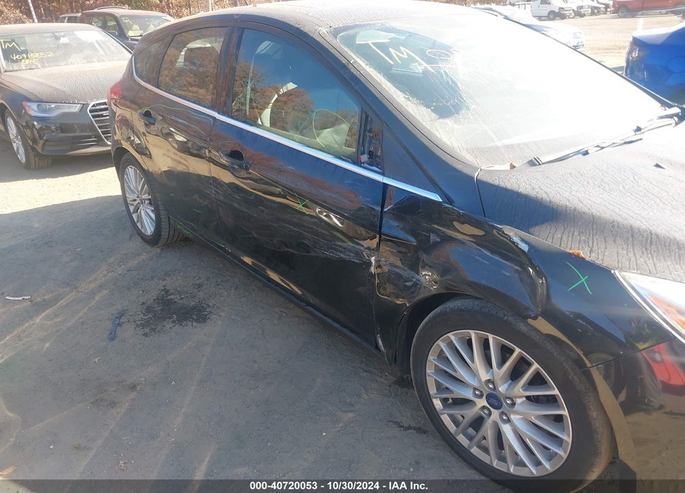 2015 FORD FOCUS TITANIUM VIN: 1FADP3N20FL215920