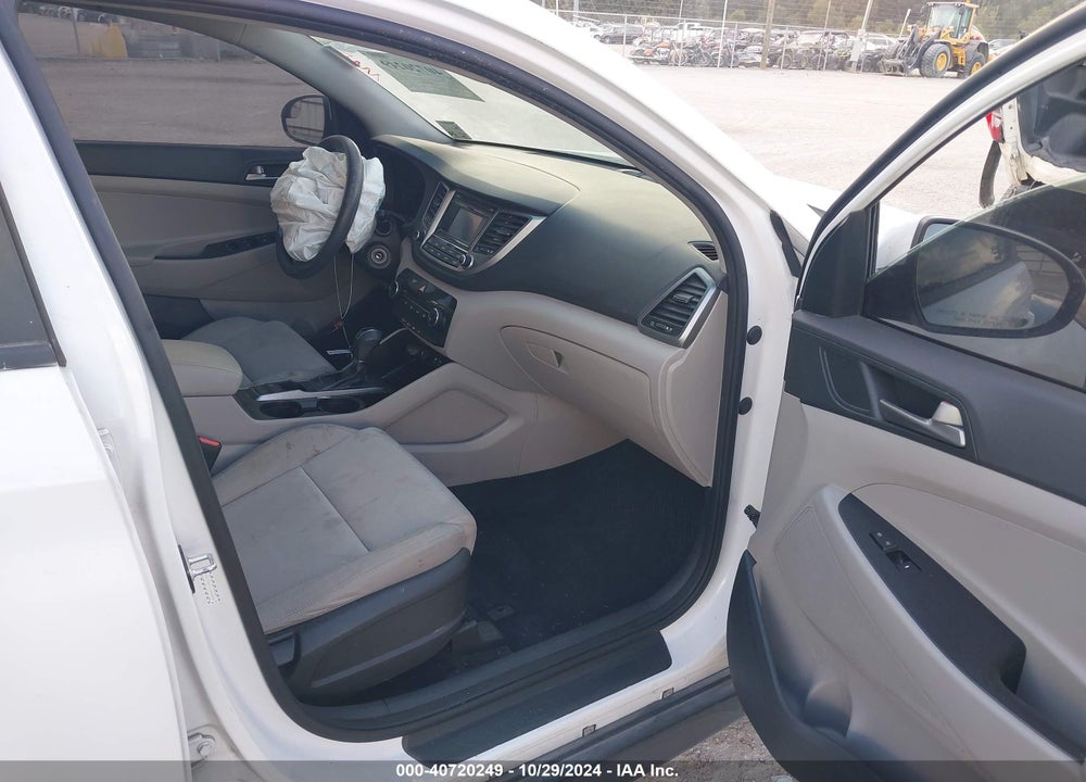 2018 HYUNDAI TUCSON SE VIN: KM8J23A41JU646204