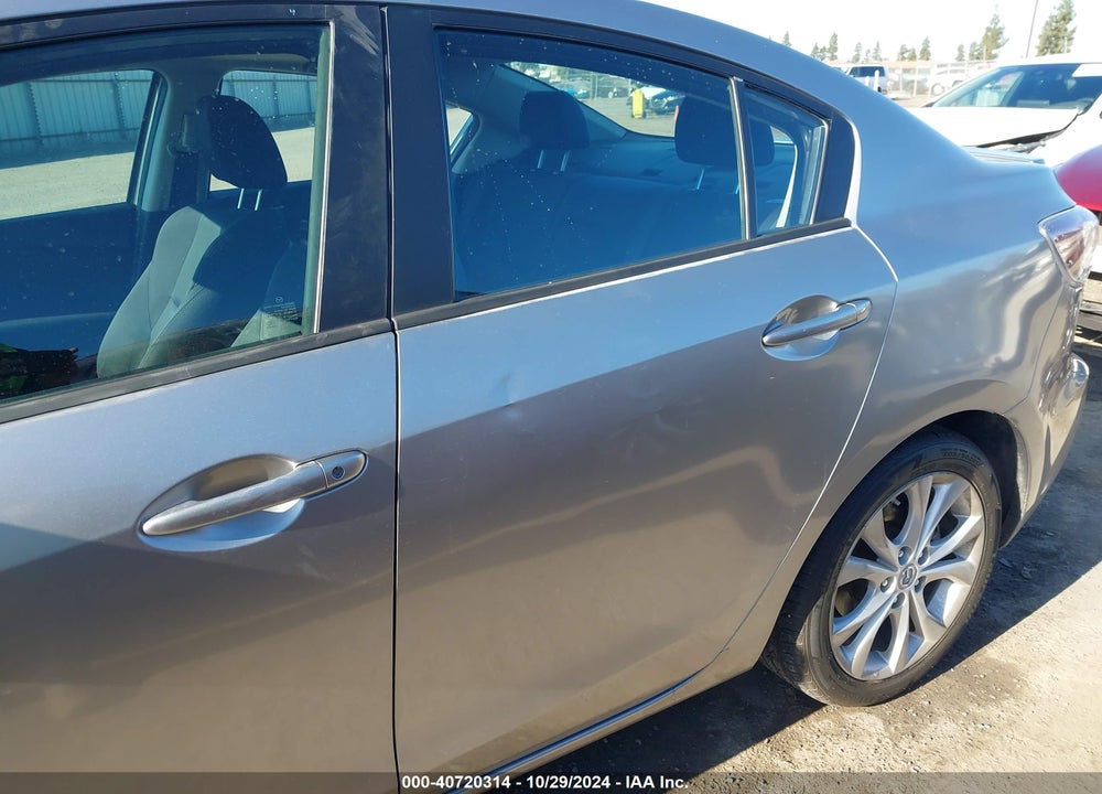 2011 MAZDA 3 S VIN: JM1BL1U68B1445572