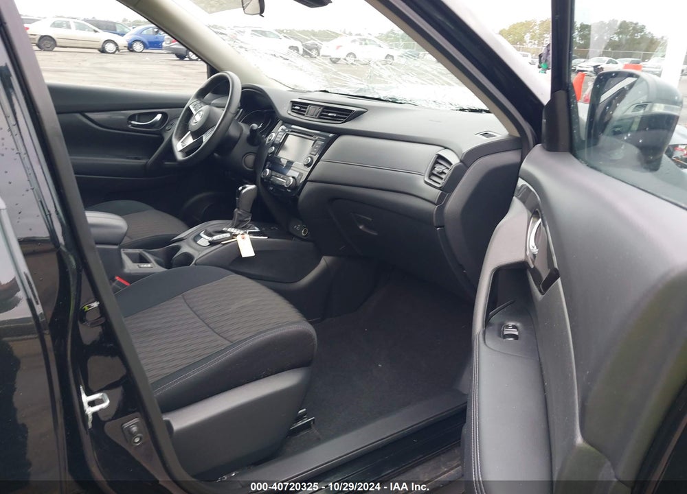 2019 NISSAN ROGUE SV VIN: 5N1AT2MV8KC770537