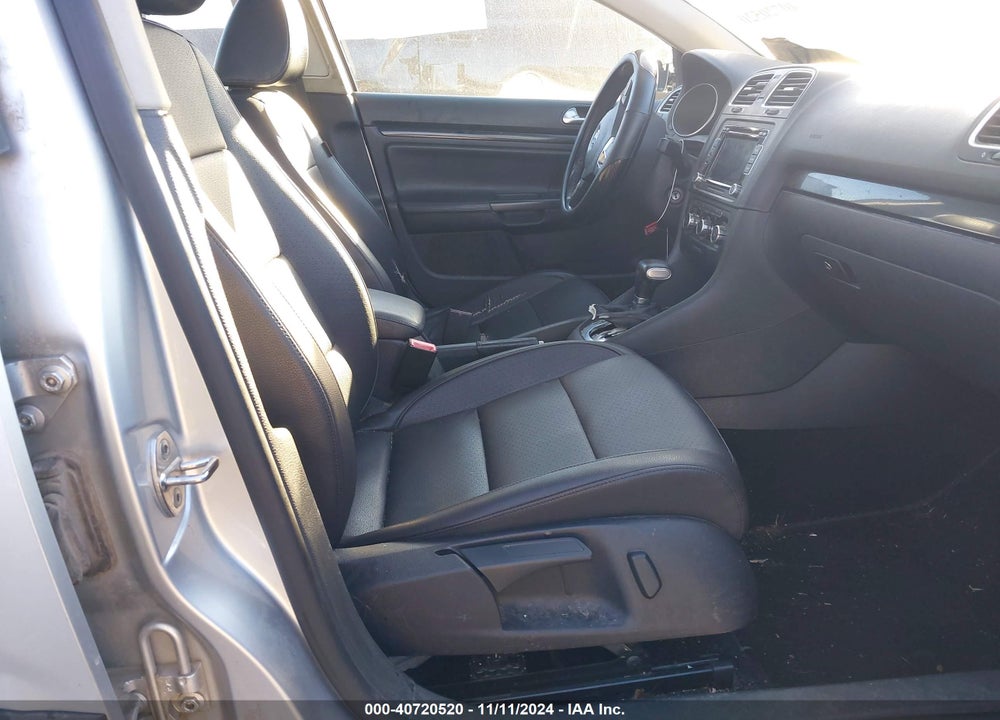 2011 VOLKSWAGEN JETTA SPORTWAGEN 2.5L SE VIN: 3VWPZ7AJ6BM634575