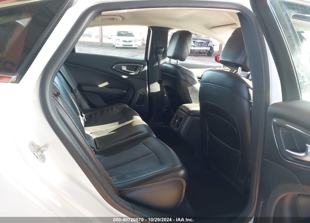 2015 CHRYSLER 200 C VIN: 1C3CCCCB8FN558102