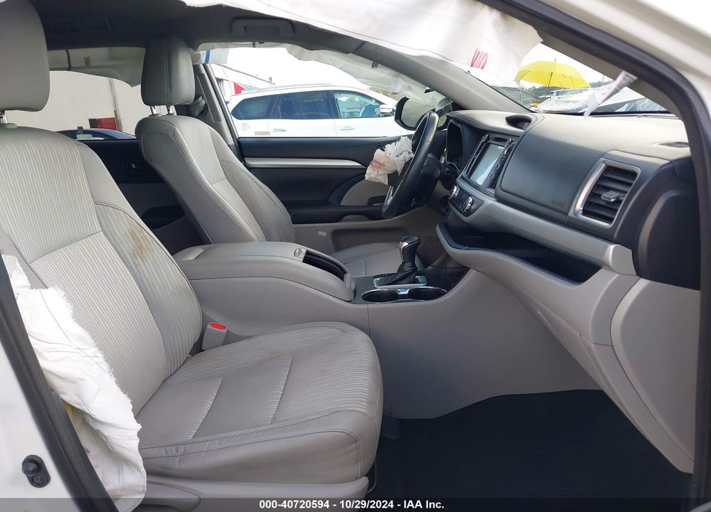 2016 TOYOTA HIGHLANDER LE/LE PLUS VIN: 5TDBKRFH3GS338827