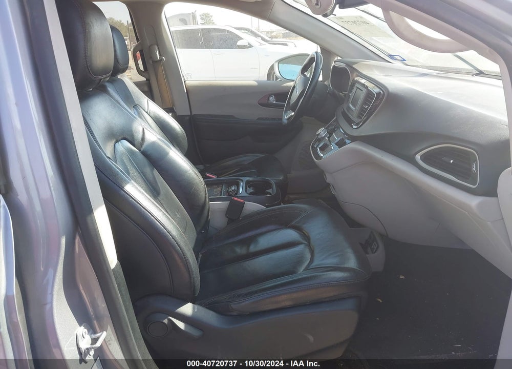 2017 CHRYSLER PACIFICA TOURING L VIN: 2C4RC1BG9HR692033