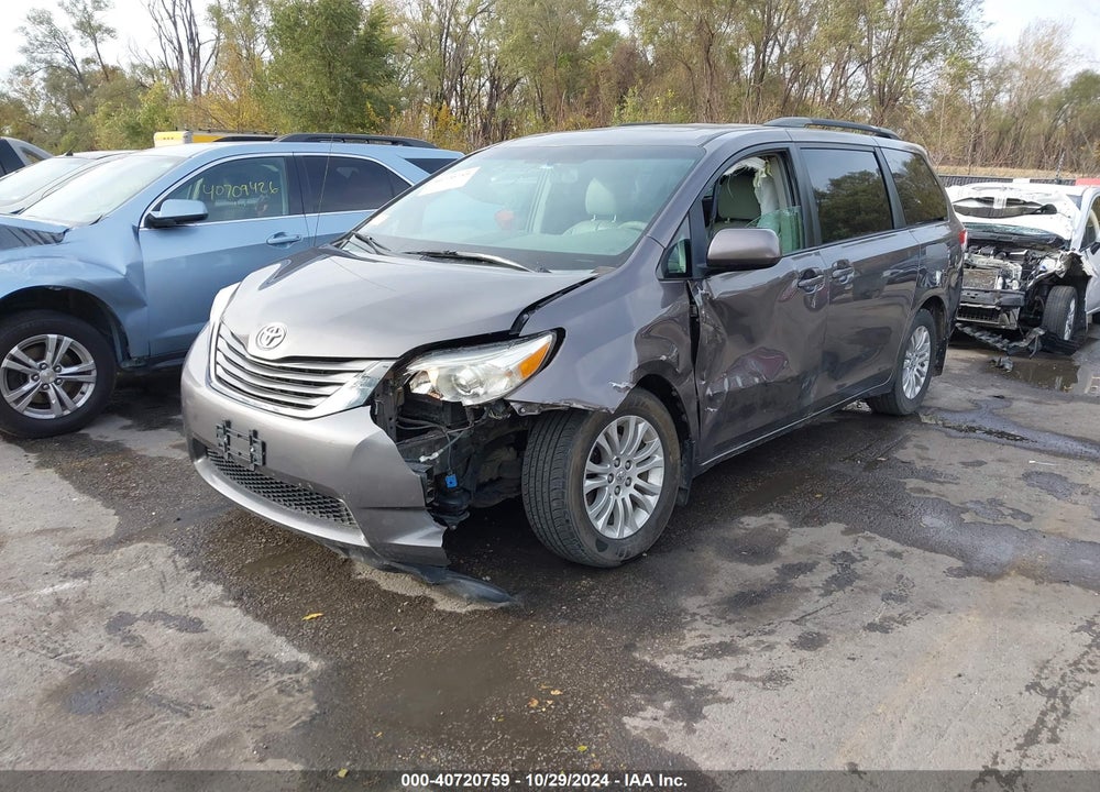 2013 TOYOTA SIENNA XLE V6 8 PASSENGER VIN: 5TDYK3DC9DS356811