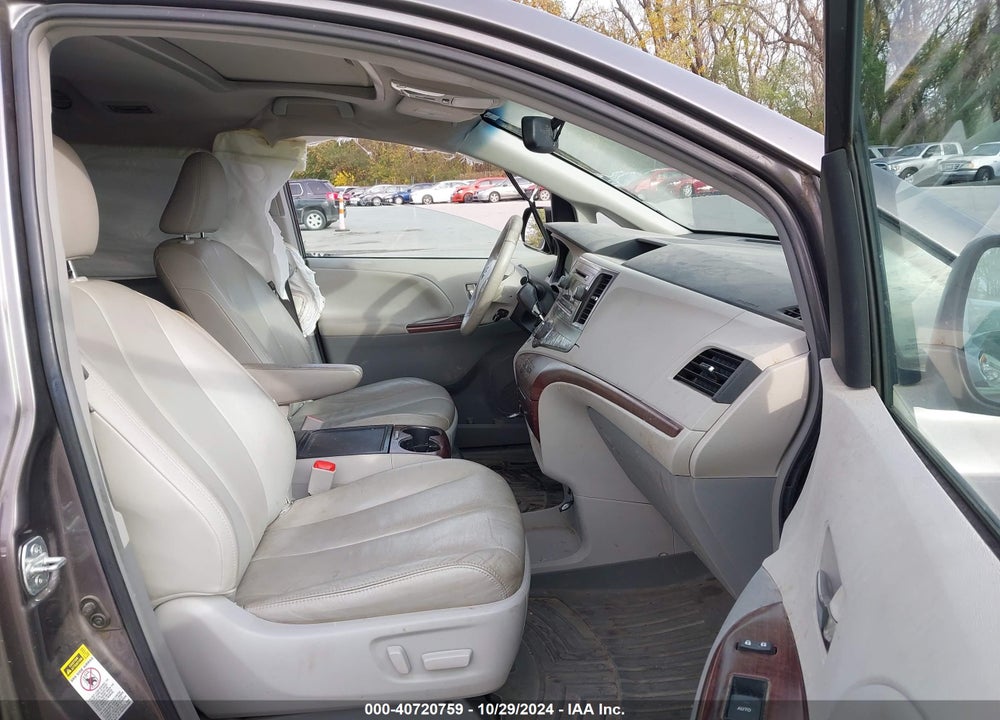 2013 TOYOTA SIENNA XLE V6 8 PASSENGER VIN: 5TDYK3DC9DS356811