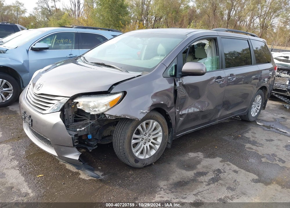 2013 TOYOTA SIENNA XLE V6 8 PASSENGER VIN: 5TDYK3DC9DS356811