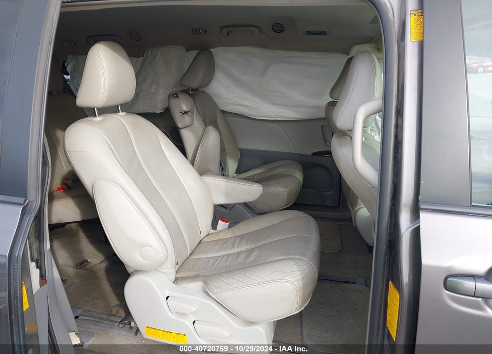 2013 TOYOTA SIENNA XLE V6 8 PASSENGER VIN: 5TDYK3DC9DS356811