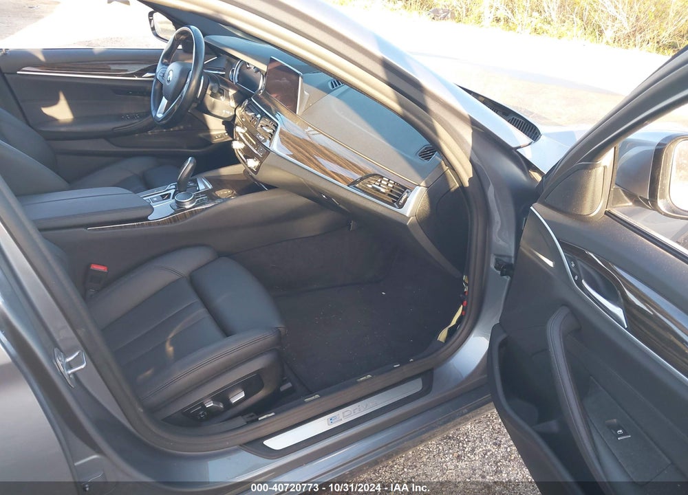 2019 BMW 530E IPERFORMANCE VIN: WBAJA9C59KB399315