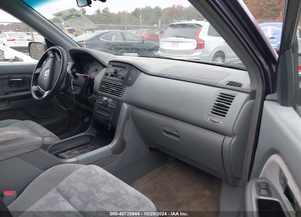 2005 HONDA PILOT EX VIN: 5FNYF18455B049704