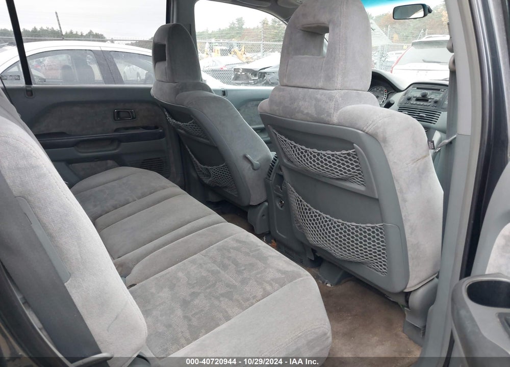 2005 HONDA PILOT EX VIN: 5FNYF18455B049704
