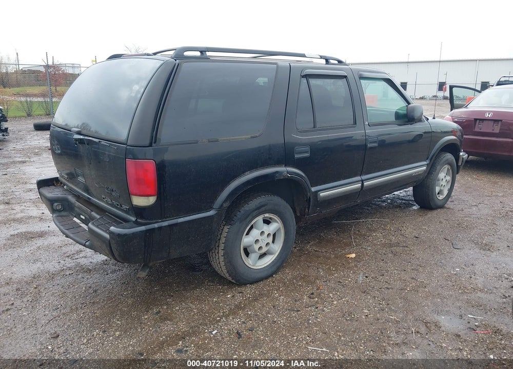 2000 CHEVROLET BLAZER LS VIN: 1GNDT13W8Y2382929