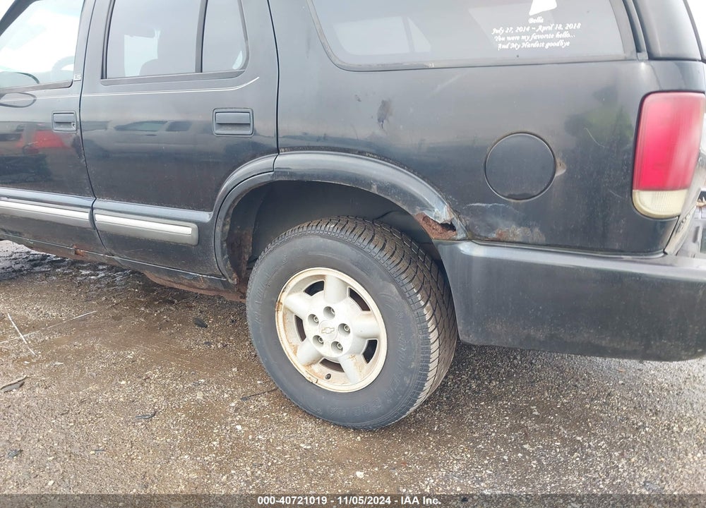 2000 CHEVROLET BLAZER LS VIN: 1GNDT13W8Y2382929