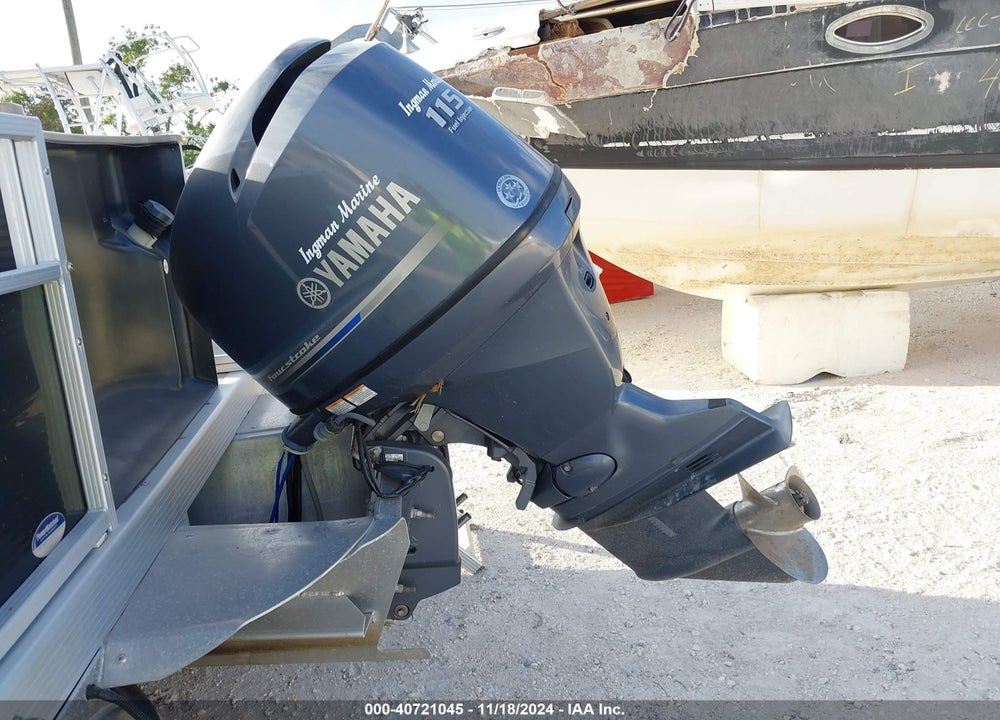 2014 BENNINGTON BOAT VIN: ETW946811314