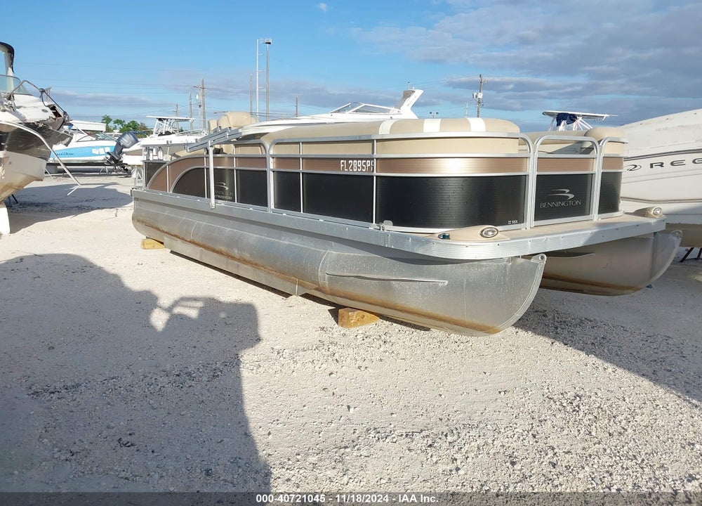 2014 BENNINGTON BOAT VIN: ETW946811314